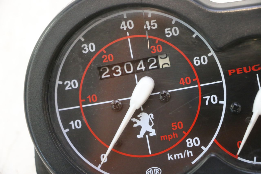 photo de TACHOMETER  PEUGEOT TREKKER TKR 50 (2005 - 2014) - Hochauflösende Nahaufnahme