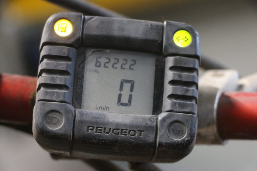 photo de TACHOMETER PEUGEOT TREKKER 50 (1995 - 2004) - Zoom auf Gebrauchszustand