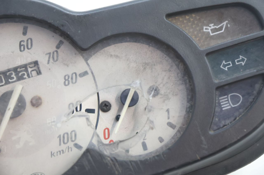 photo de TACHOMETER PEUGEOT TREKKER 50 (1995 - 2004) - Zoom auf Gebrauchszustand