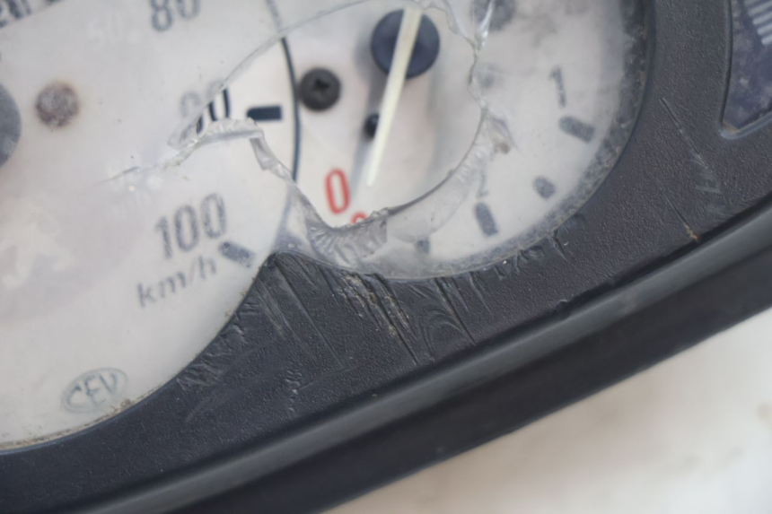 photo de TACHOMETER PEUGEOT TREKKER 50 (1995 - 2004) - Technische Nahaufnahme