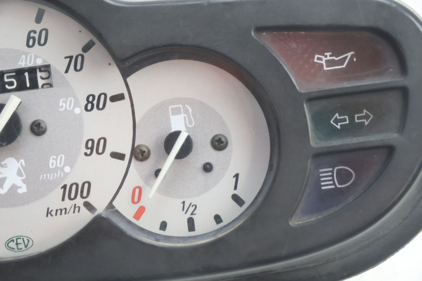 photo de TACHOMETER PEUGEOT TREKKER 50 (1995 - 2004) - Zoom auf Gebrauchszustand