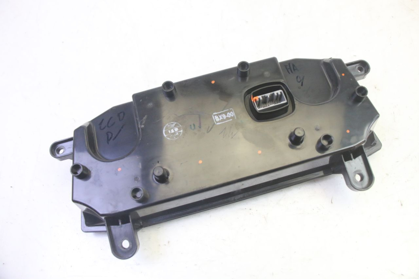 photo de TACHOMETER  YAMAHA TRICITY 300 (2020 - 2024) - Oberflächenzustand und Material