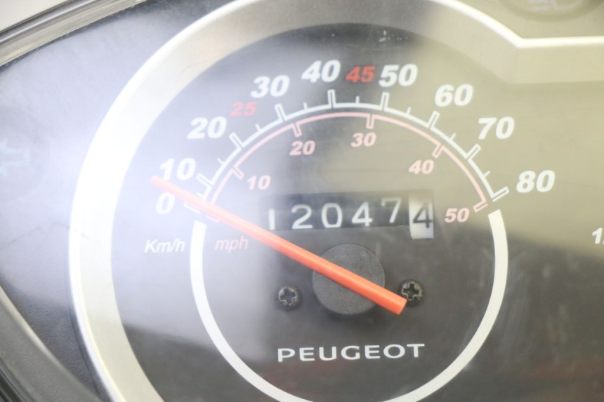 photo de TACHOMETER  PEUGEOT TWEET PRO EFI 4T 50 (2021 - 2022) - Zoom auf Gebrauchszustand