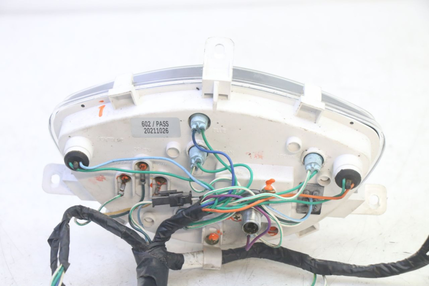 photo de TACHOMETER  PEUGEOT TWEET PRO EFI 4T 50 (2021 - 2022) - Oberflächenzustand und Material