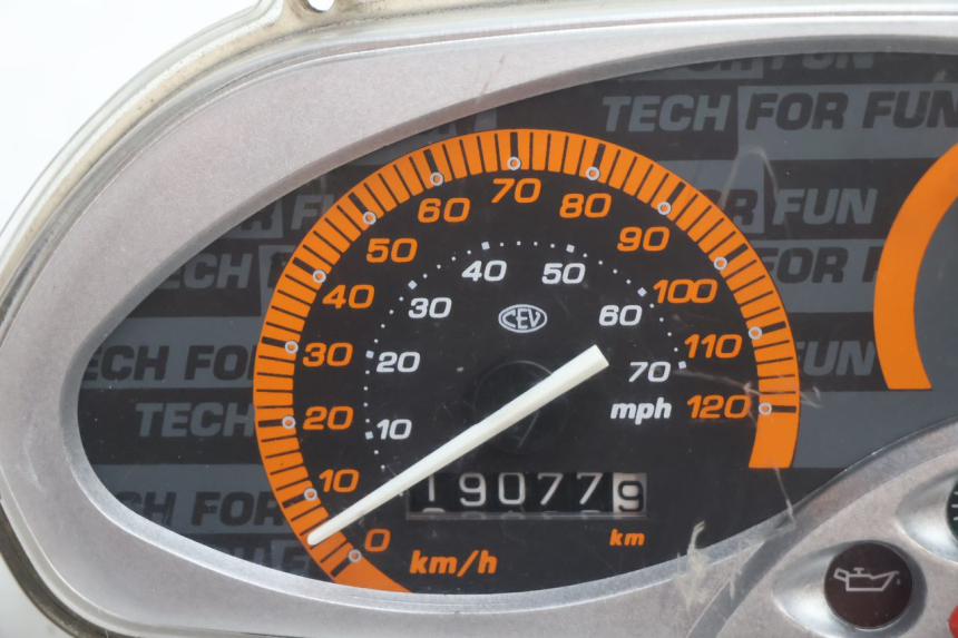 photo de TACHOMETER  PIAGGIO TYPHOON 50 (2000 - 2009) - Detailansicht des Bauteils