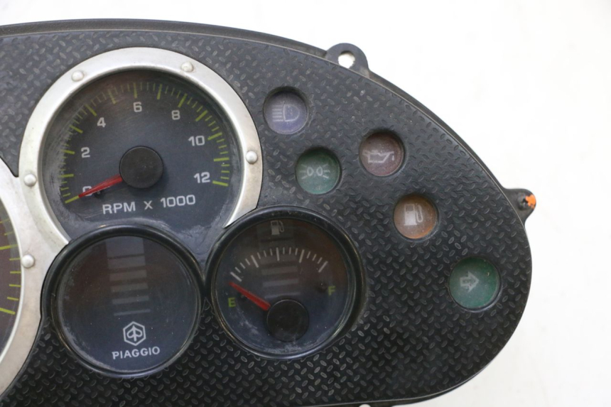 photo de TACHOMETER  PIAGGIO TYPHOON 50 (2000 - 2009) - Hochauflösende Nahaufnahme