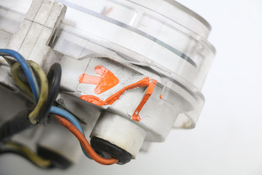photo de TACHOMETER PEUGEOT V-CLIC VCLIC 50 (2007 - 2013) - Details der Befestigungspunkte