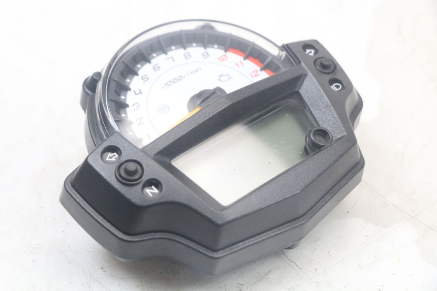 photo de TACHOMETER KAWASAKI VERSYS ABS 650 (2015 - 2018) - Details der Befestigungspunkte