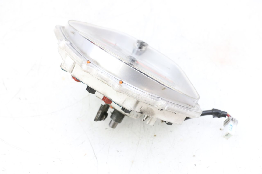 photo de TACHOMETER  PIAGGIO VESPA GTS SUPER IE 125 (2009 - 2016) - Charakteristische Merkmale