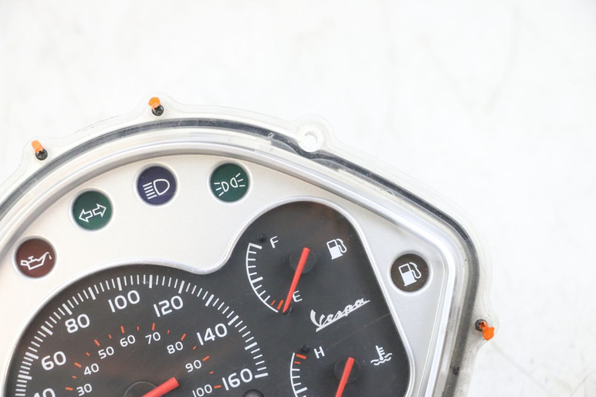 photo de TACHOMETER  PIAGGIO VESPA GTS SUPER IE 125 (2009 - 2016) - Zoom auf Komponenten
