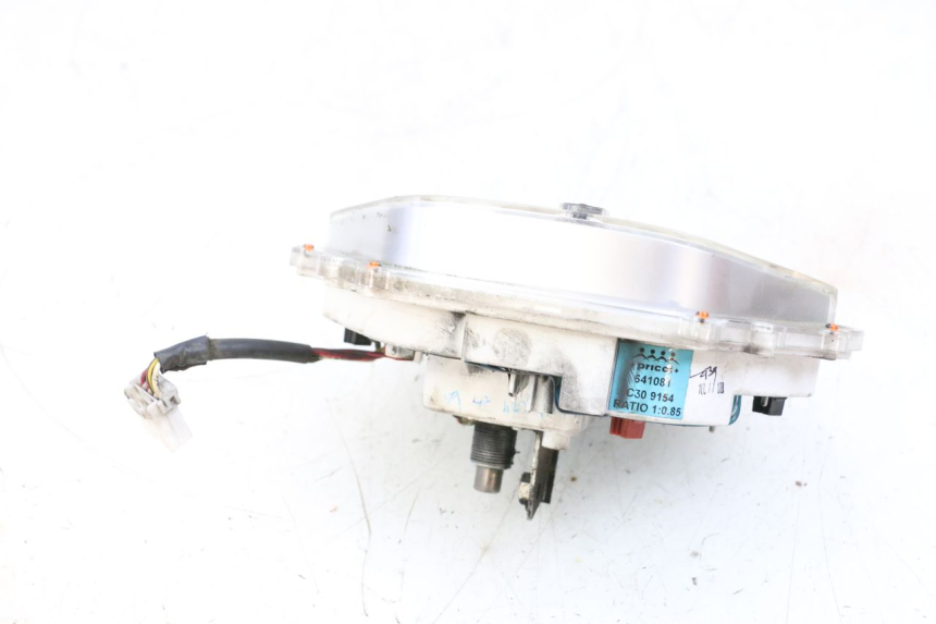 photo de TACHOMETER  PIAGGIO VESPA GTS SUPER IE 125 (2009 - 2016) - Details der Befestigungspunkte