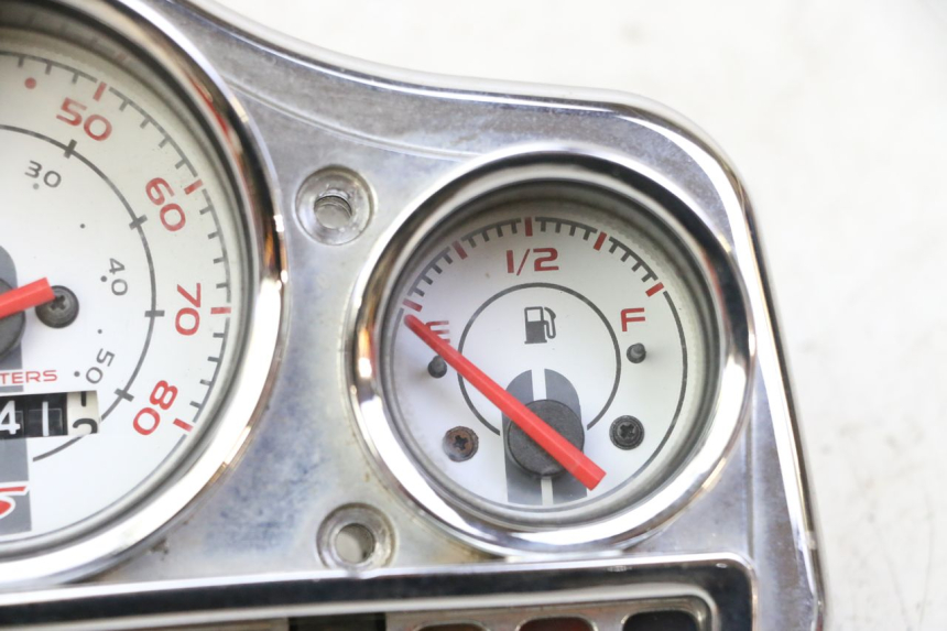 photo de TACHOMETER PIAGGIO VESPA S 2T 50 (2007 - 2014) - Fokus auf die Struktur
