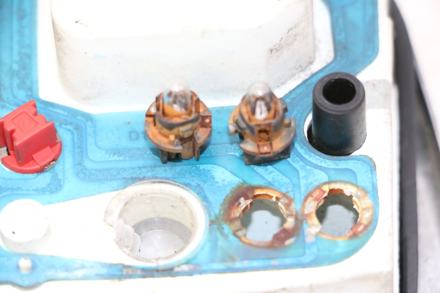 photo de TACHOMETER PIAGGIO VESPA S 2T 50 (2007 - 2014) - Details der Befestigungspunkte