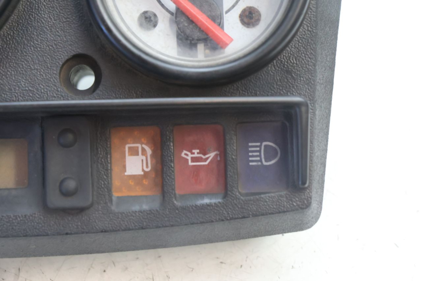 photo de TACHOMETER PIAGGIO VESPA S 2T 50 (2007 - 2014) - Details der Befestigungspunkte