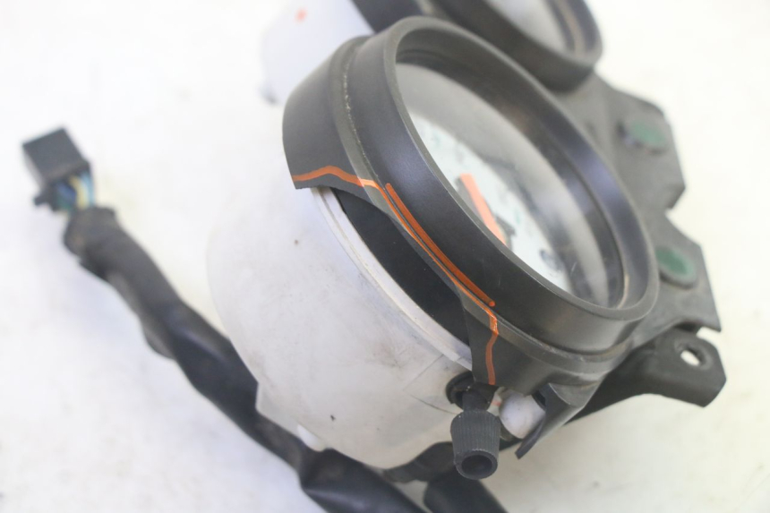 photo de TACHOMETER  DAELIM VJ ROADWIN FI 125 (2008 - 2017) - Details der Befestigungspunkte