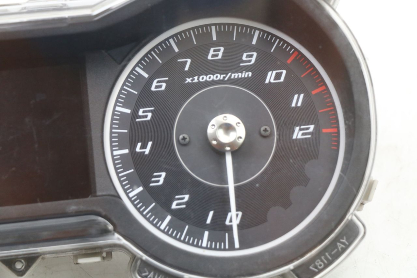photo de TACHOMETER YAMAHA XMAX X-MAX ABS 125 (2017 - 2020) - Zoom auf Gebrauchszustand