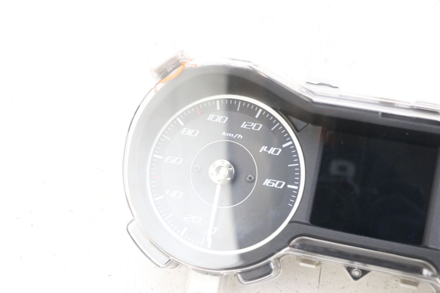 photo de TACHOMETER YAMAHA XMAX X-MAX ABS 125 (2017 - 2020) - Hochauflösende Nahaufnahme