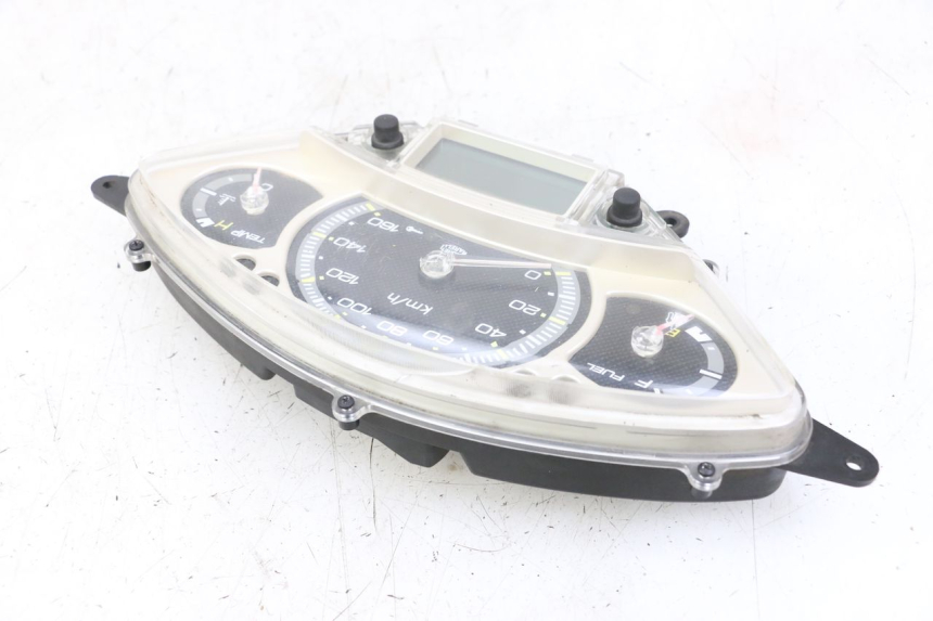 photo de TACHOMETER YAMAHA XMAX X-MAX 125 (2006 - 2009) - Details der Befestigungspunkte