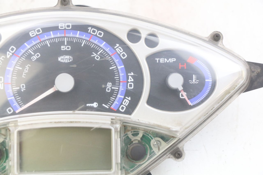 photo de TACHOMETER YAMAHA XMAX X-MAX 125 (2006 - 2009) - Weitere Ansicht des Artikels