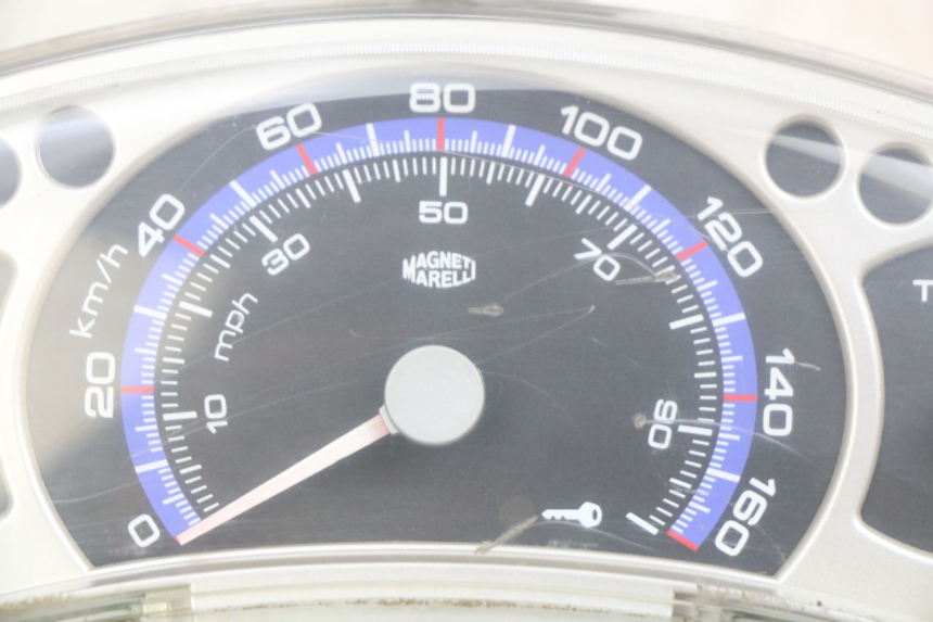 photo de TACHOMETER YAMAHA XMAX X-MAX 125 (2006 - 2009) - Zoom auf Komponenten