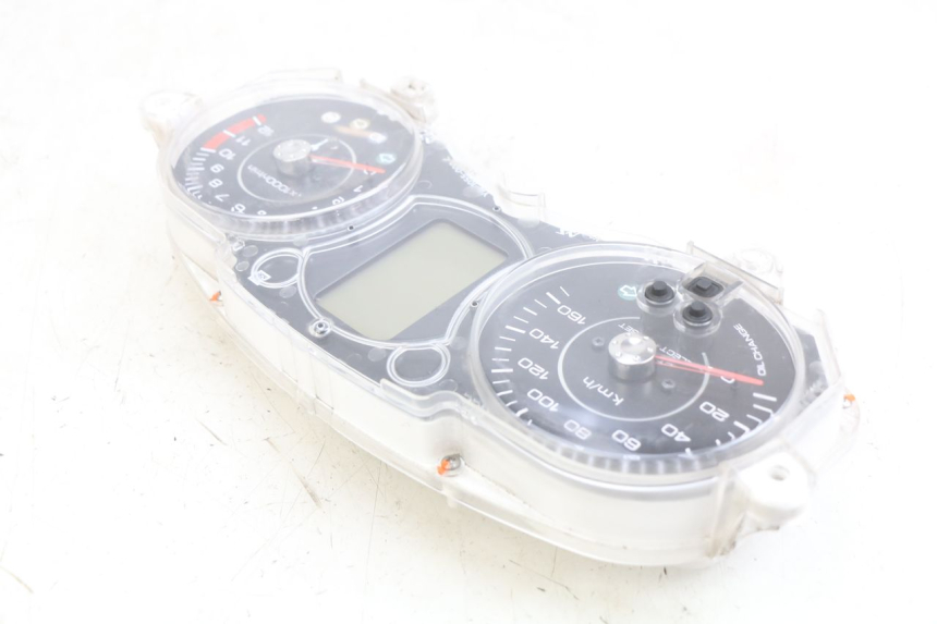 photo de TACHOMETER YAMAHA X-MAX XMAX 125 (2010 - 2013) - Technische Nahaufnahme