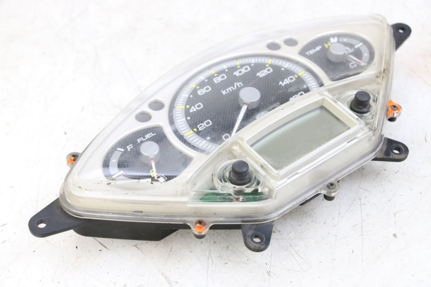 photo de TACHOMETER YAMAHA XMAX X-MAX 125 (2006 - 2009) - Oberflächenzustand und Material