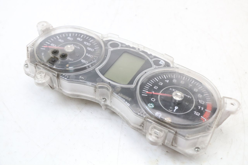 photo de TACHOMETER YAMAHA X-MAX XMAX 125 (2010 - 2013) - Technische Nahaufnahme