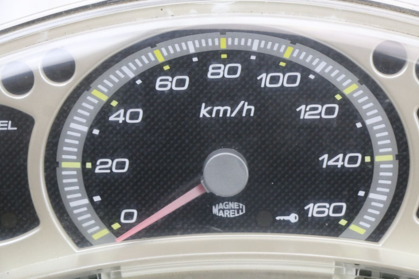 photo de TACHOMETER YAMAHA X-MAX XMAX 250 (2006 - 2009) - Zoom auf Gebrauchszustand