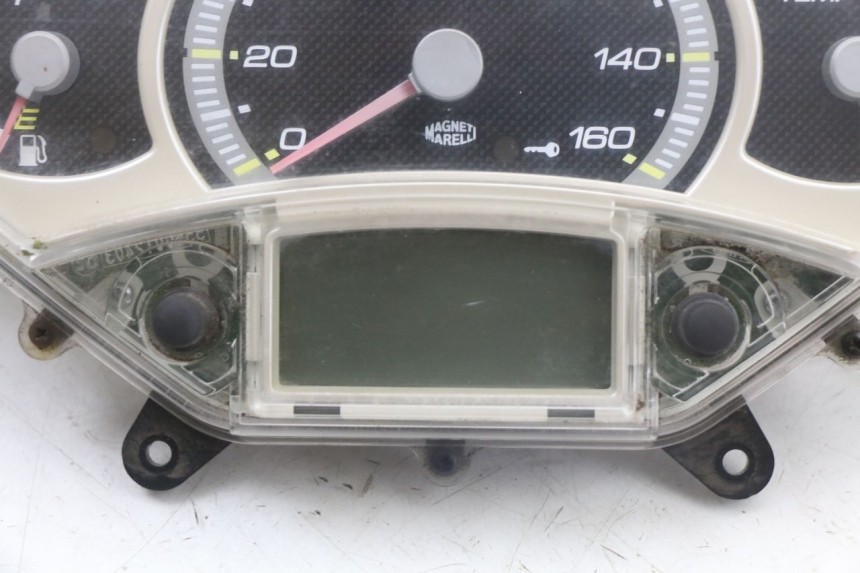 photo de TACHOMETER YAMAHA X-MAX XMAX 250 (2006 - 2009) - Technische Nahaufnahme