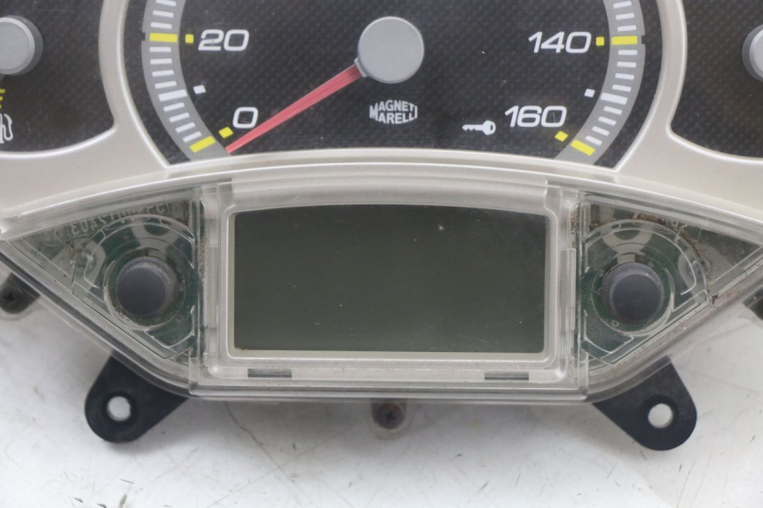 photo de TACHOMETER YAMAHA XMAX X-MAX 125 (2006 - 2009) - Technische Nahaufnahme