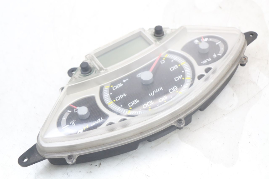 photo de TACHOMETER YAMAHA XMAX X-MAX 125 (2006 - 2009) - Oberflächenzustand und Material