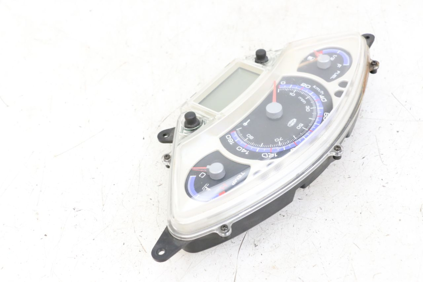 photo de TACHOMETER YAMAHA XMAX X-MAX 125 (2006 - 2009) - Details der Befestigungspunkte