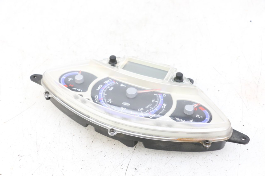 photo de TACHOMETER YAMAHA XMAX X-MAX 125 (2006 - 2009) - Oberflächenzustand und Material