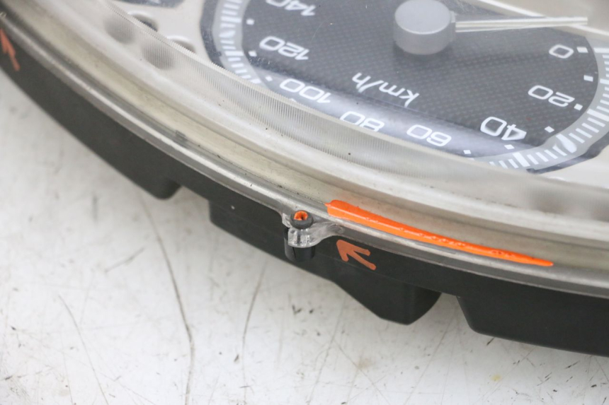 photo de TACHOMETER YAMAHA XMAX X-MAX 125 (2006 - 2009) - Zoom auf Komponenten