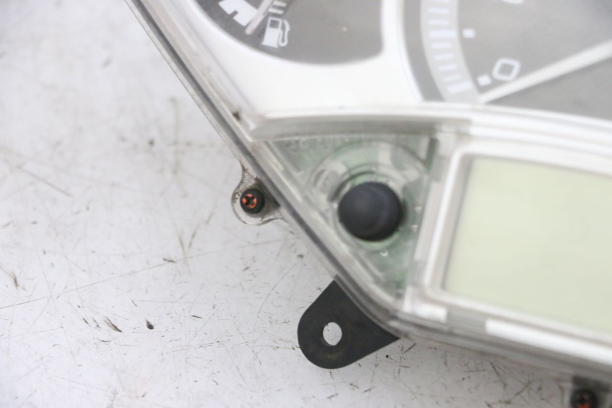 photo de TACHOMETER YAMAHA XMAX X-MAX 125 (2006 - 2009) - Hochauflösende Nahaufnahme