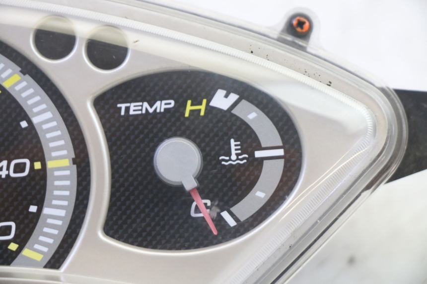 photo de TACHOMETER YAMAHA X-MAX XMAX 250 (2006 - 2009) - Technische Nahaufnahme