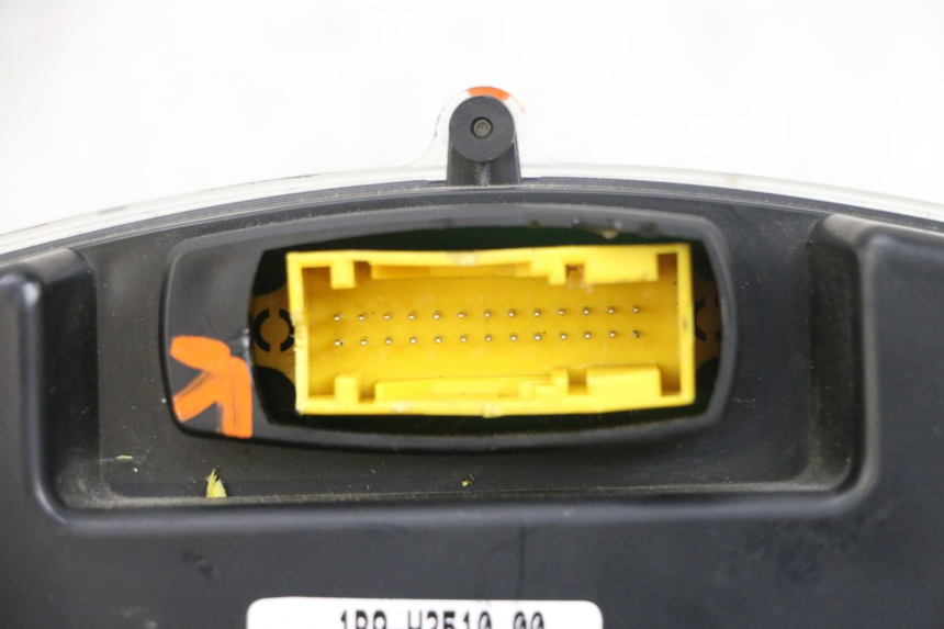 photo de TACHOMETER YAMAHA XMAX X-MAX 125 (2006 - 2009) - Hochauflösende Nahaufnahme