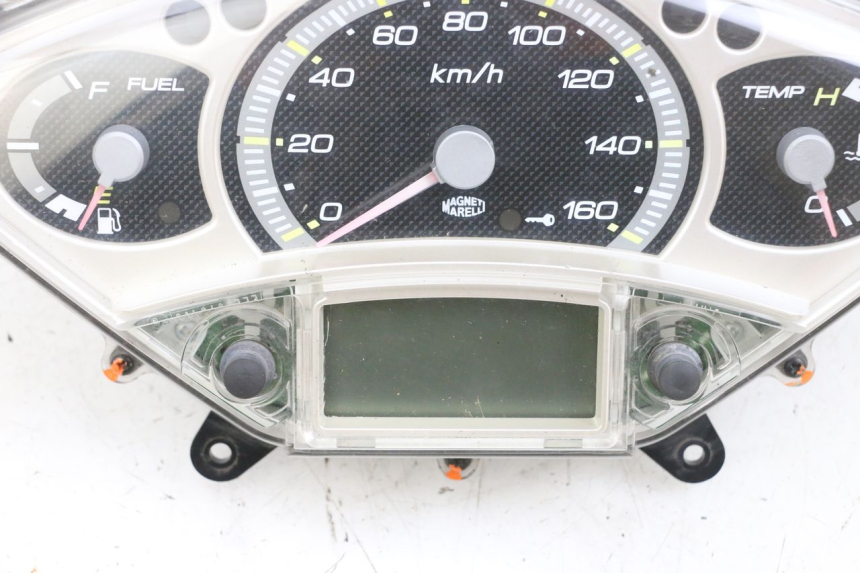 photo de TACHOMETER YAMAHA XMAX X-MAX 125 (2006 - 2009) - Weitere Ansicht des Artikels