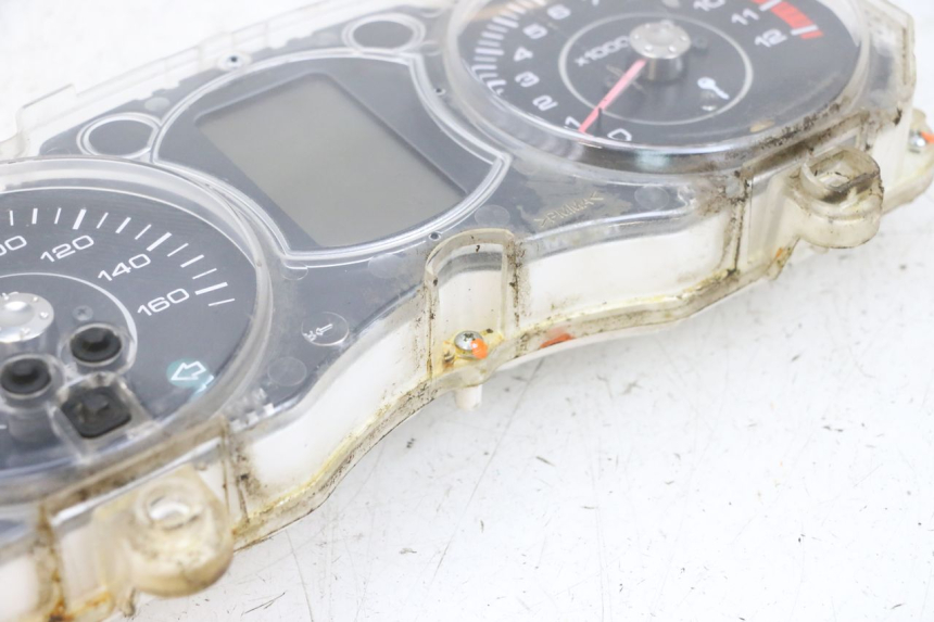 photo de TACHOMETER YAMAHA X-MAX XMAX 125 (2010 - 2013) - Oberflächenzustand und Material