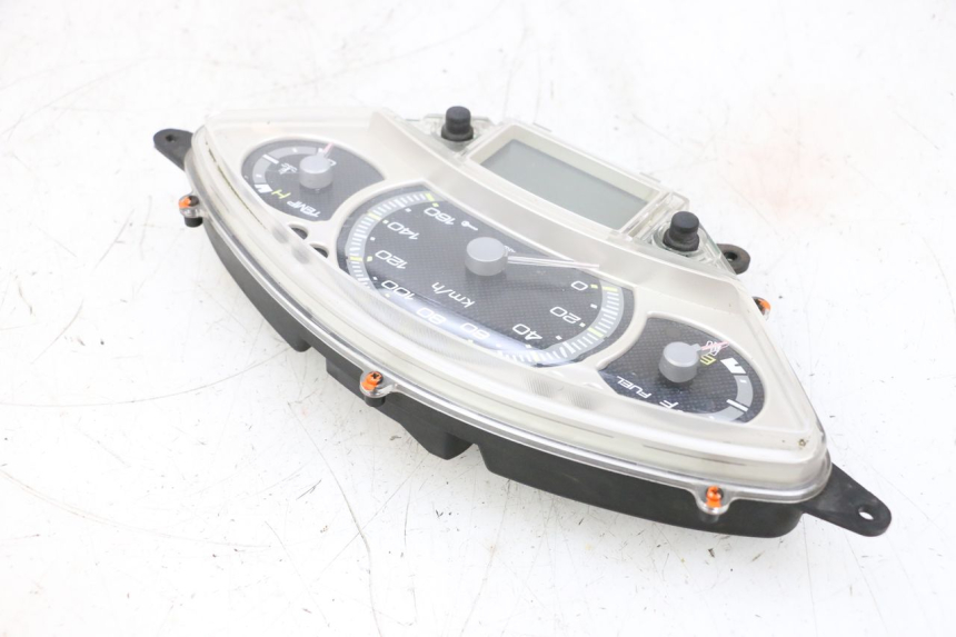 photo de TACHOMETER YAMAHA XMAX X-MAX 125 (2006 - 2009) - Weitere Ansicht des Artikels