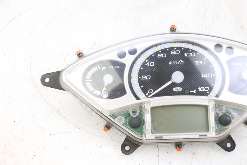photo de TACHOMETER YAMAHA XMAX X-MAX 125 (2006 - 2009) - Zoom auf Komponenten