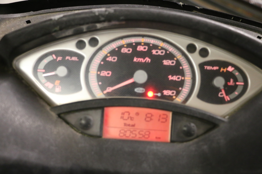 photo de TACHOMETER YAMAHA XMAX X-MAX 125 (2006 - 2009) - Zoom auf Gebrauchszustand
