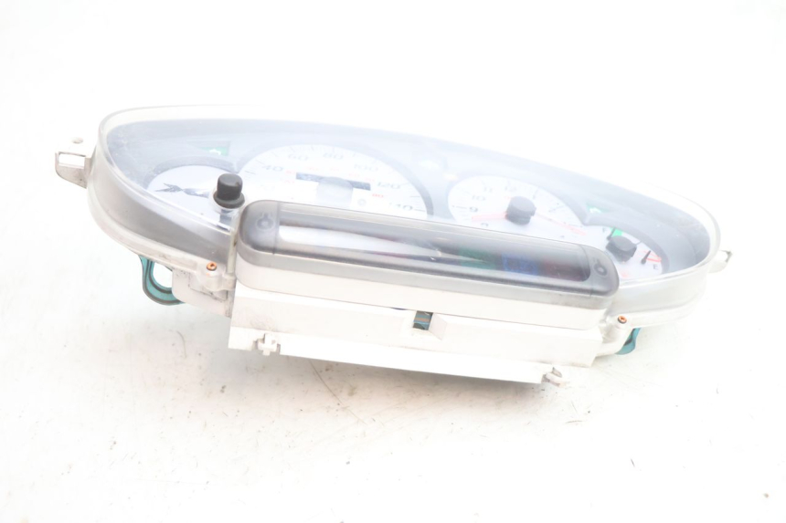 photo de TACHOMETER  PIAGGIO X8 STREET 125 (2006 - 2007) - Details der Befestigungspunkte