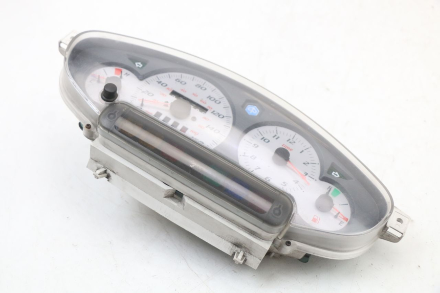 photo de TACHOMETER PIAGGIO X8 125 (2004 - 2007) - Details der Befestigungspunkte