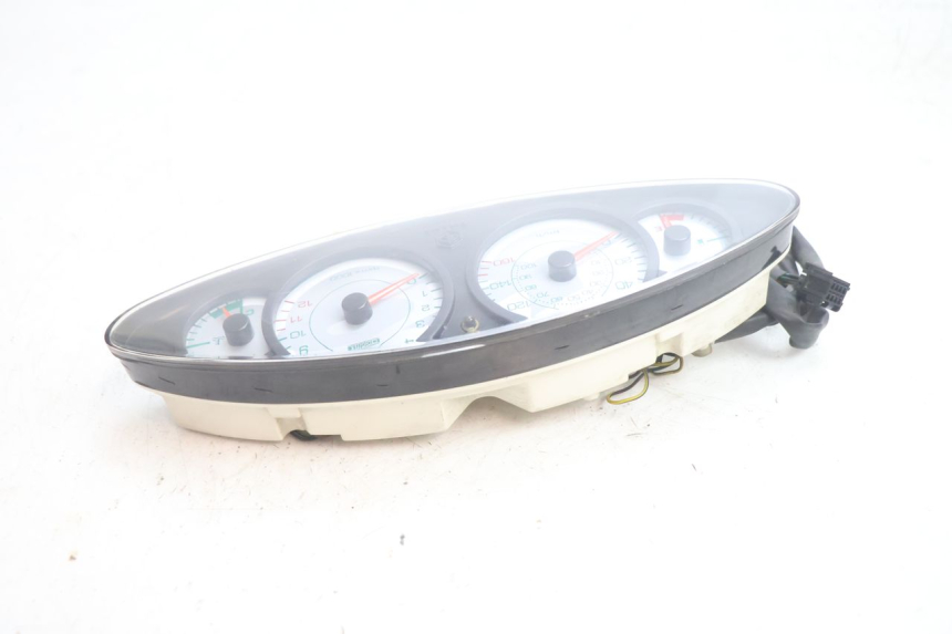 photo de TACHOMETER  PIAGGIO X9 EVOLUTION 125 (2003 - 2007) - Details der Befestigungspunkte