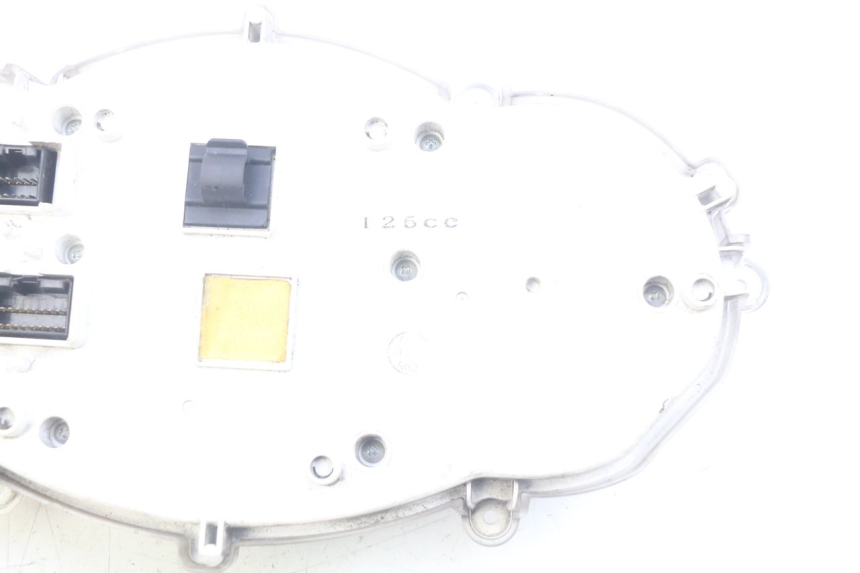 photo de TACHOMETER PIAGGIO XEVO - X EVO 125 (2007 - 2017) - Details der Befestigungspunkte