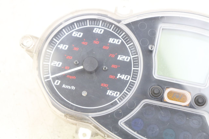 photo de TACHOMETER PIAGGIO XEVO - X EVO 125 (2007 - 2017) - Oberflächenzustand und Material