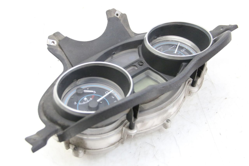 photo de TACHOMETER PIAGGIO XEVO - X EVO 125 (2007 - 2017) - Oberflächenzustand und Material