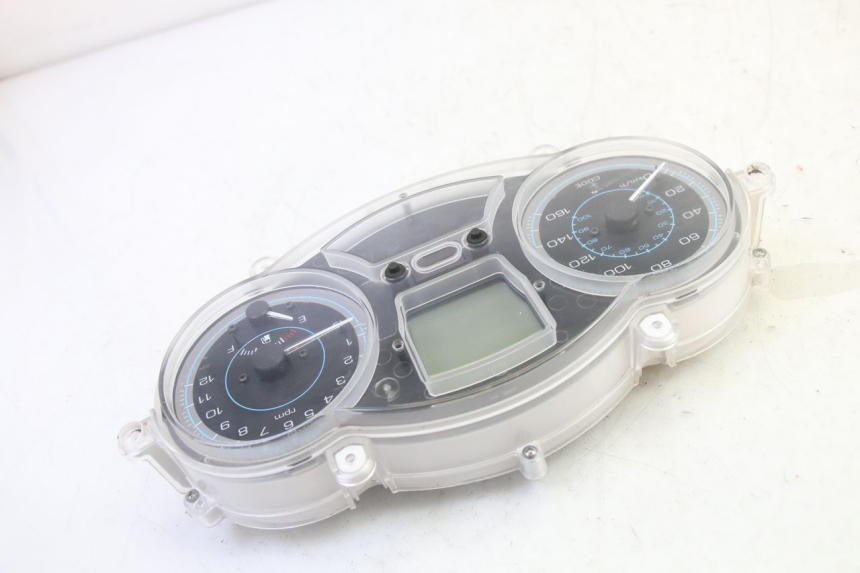 photo de TACHOMETER PIAGGIO XEVO - X EVO 125 (2007 - 2017) - Details der Befestigungspunkte