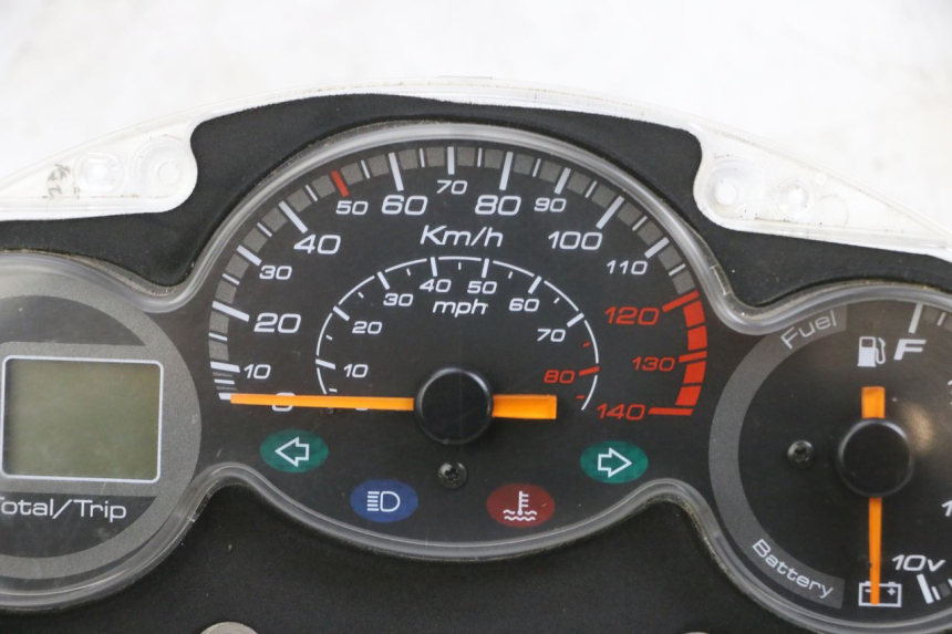 photo de TACHOMETER YAMAHA YP MAJESTY 125 (2002 - 2006) - Zoom auf Komponenten